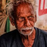 man in black crew neck shirt