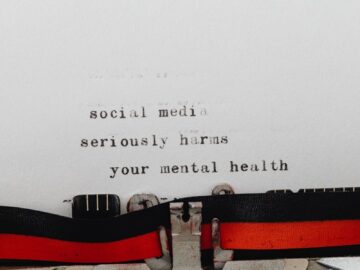 Close-up of a typewriter with the message 'social media seriously harms your mental health'.