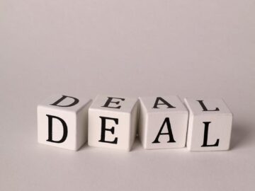 Close-up of white cubes with black letters forming the word 'Deal', ideal for business negotiations or agreements theme.