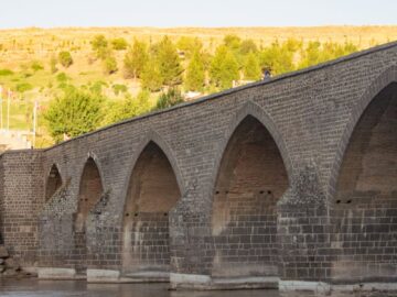 Scenic view of the ancient Dicle Bridge over the Tigris River in Diyarbakir, Turkey.