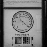 Black and white image of a vintage hygrometer with German text, displaying relative humidity.